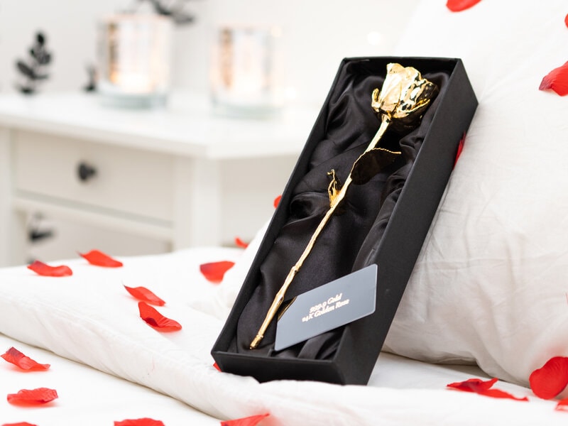 Beställ en guldros hos Coolstuff! Guldros pläterad med 24K guld. Ligger i fin presentlåda.