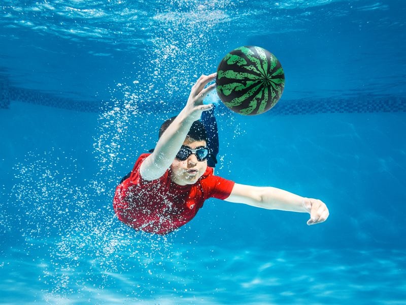 Läs mer om Vattenmelon-boll för Poolen