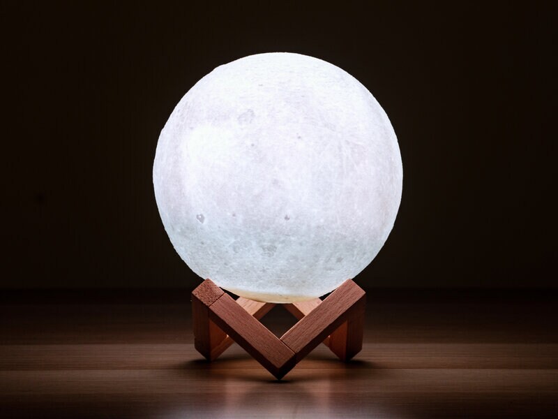 3D-månelampe - 15 cm - 16 Farver - Spralla thumbnail
