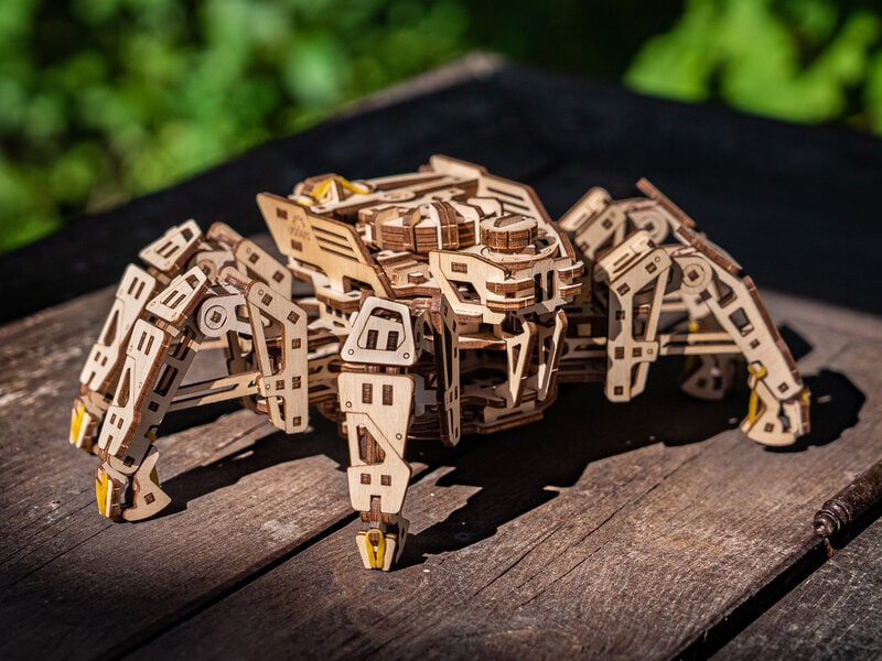 Ugears 3D-pussel i Træ – Hexapod Explorer