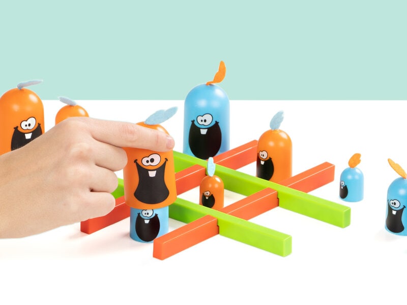 Gobblet Game Tre på Række-spil
