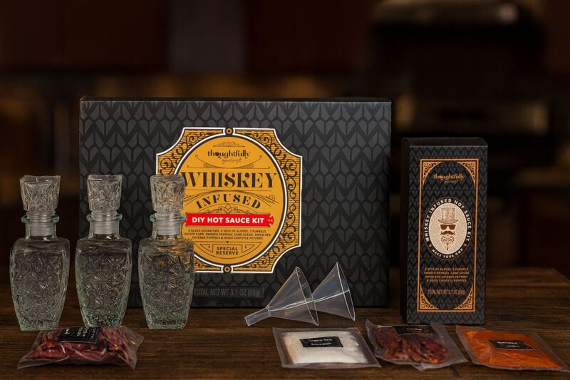 DIY Whiskey Infused Hot Sauce Gaveæske - Thoughtfully