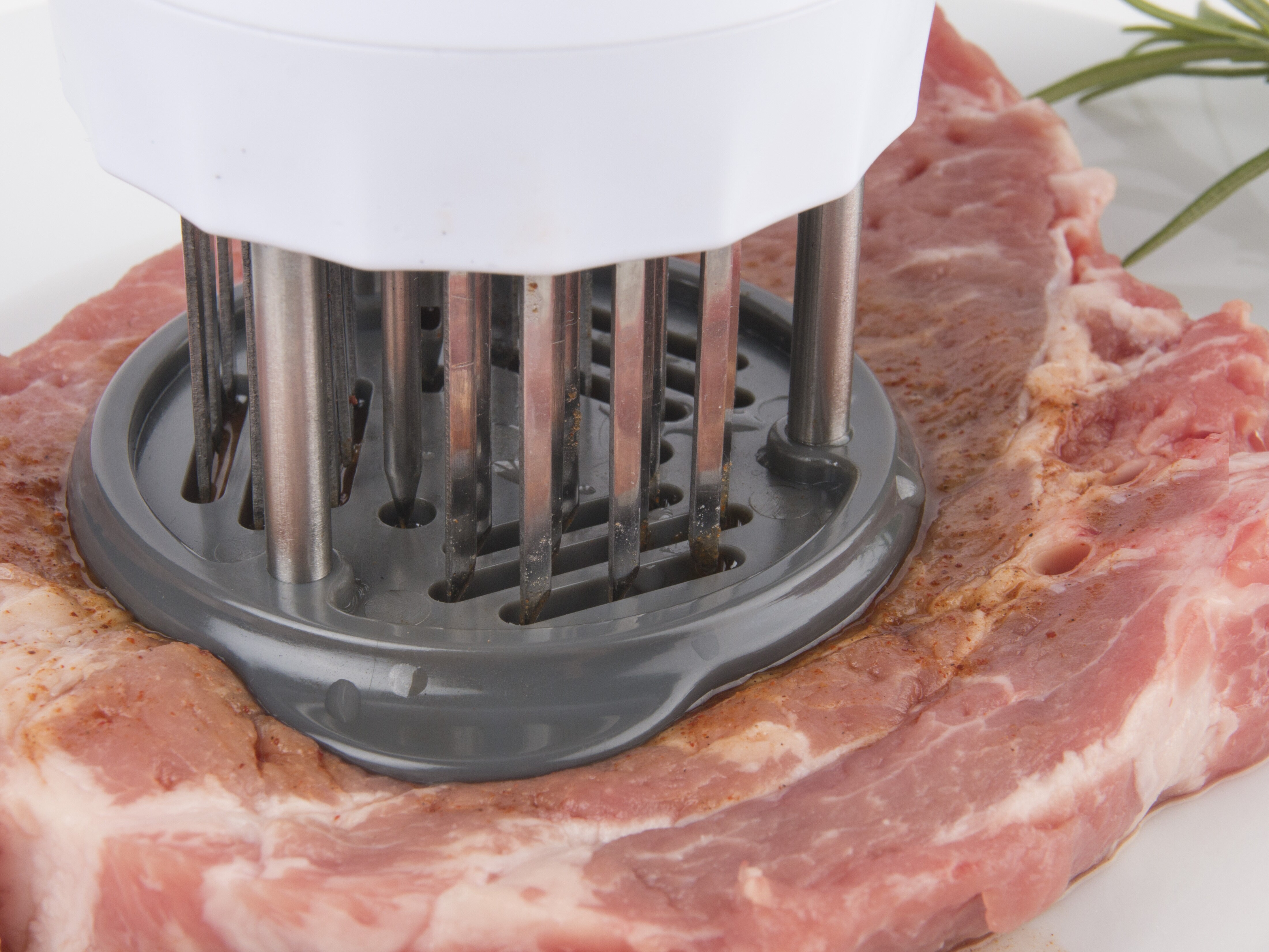 Mureuta liha ja marinoi samalla