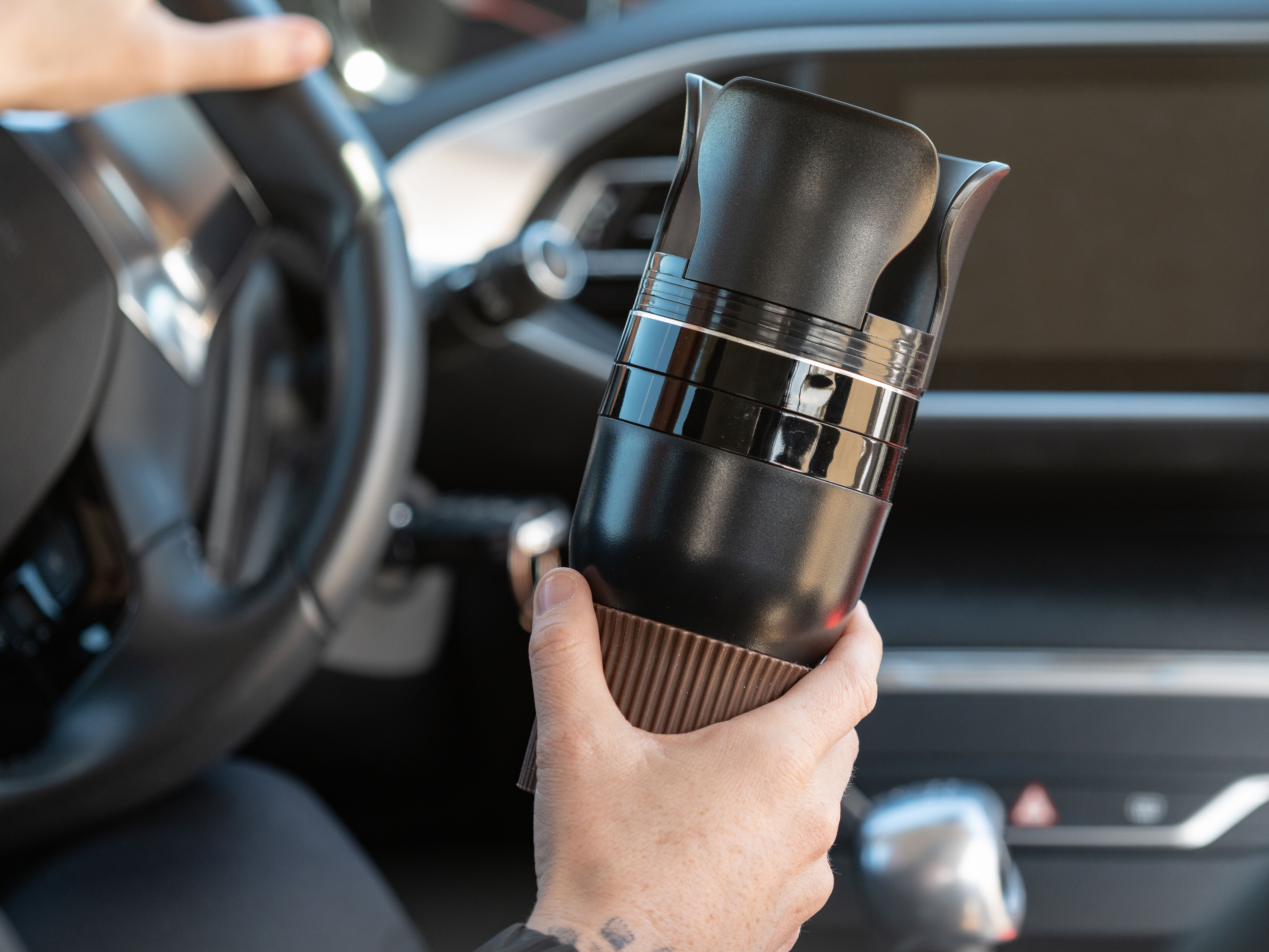 praktisk mugghållare