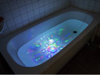 Spralla Blinkende Lichtershow fÃ¼r die Badewanne