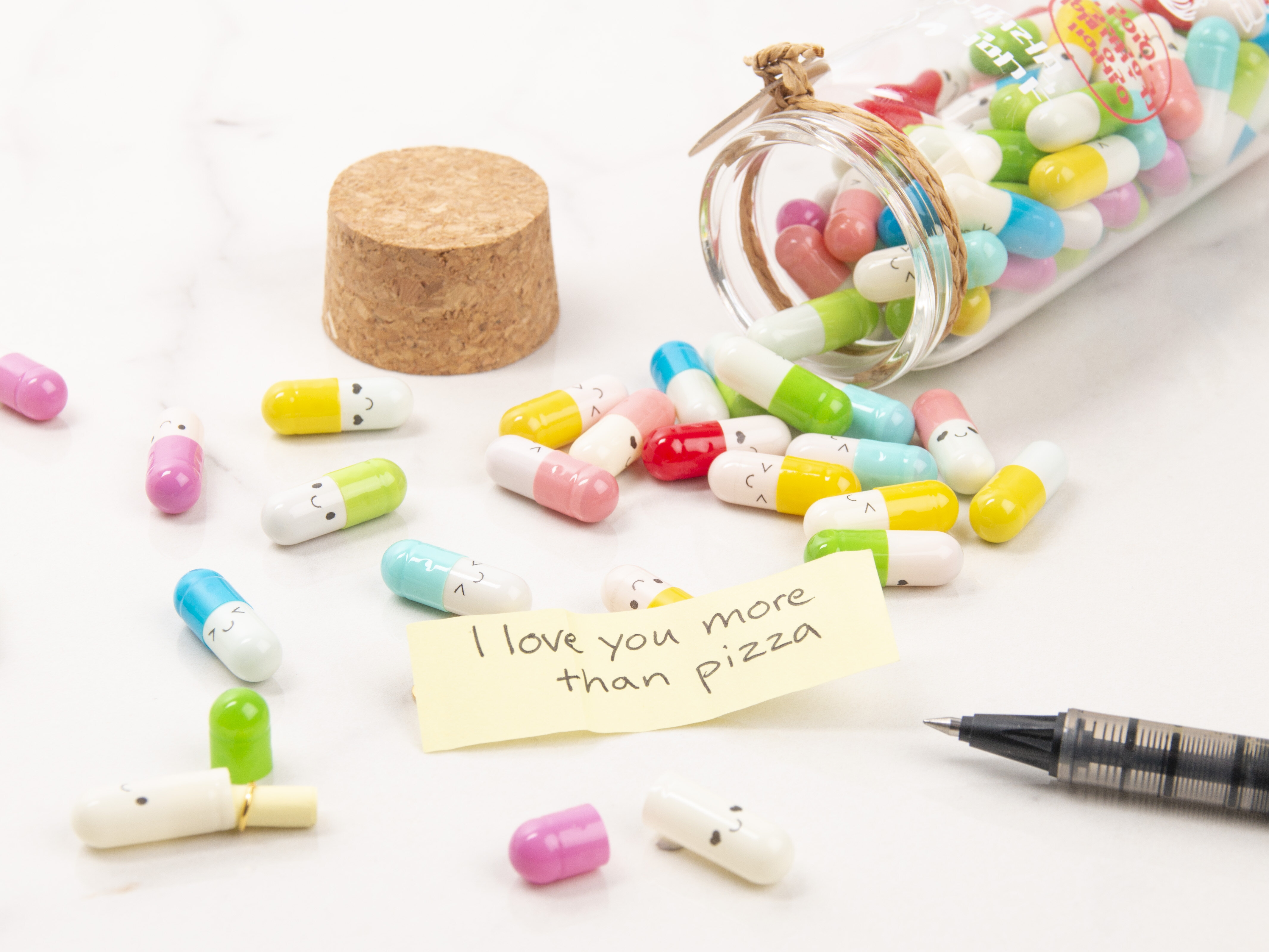30x Geschenk Pillen Kapseln mit ZettelchenLiebe zum VerschenkenKawaii Neu 