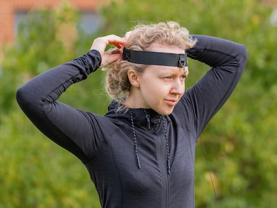 Spralla treenipallo otsapannalla