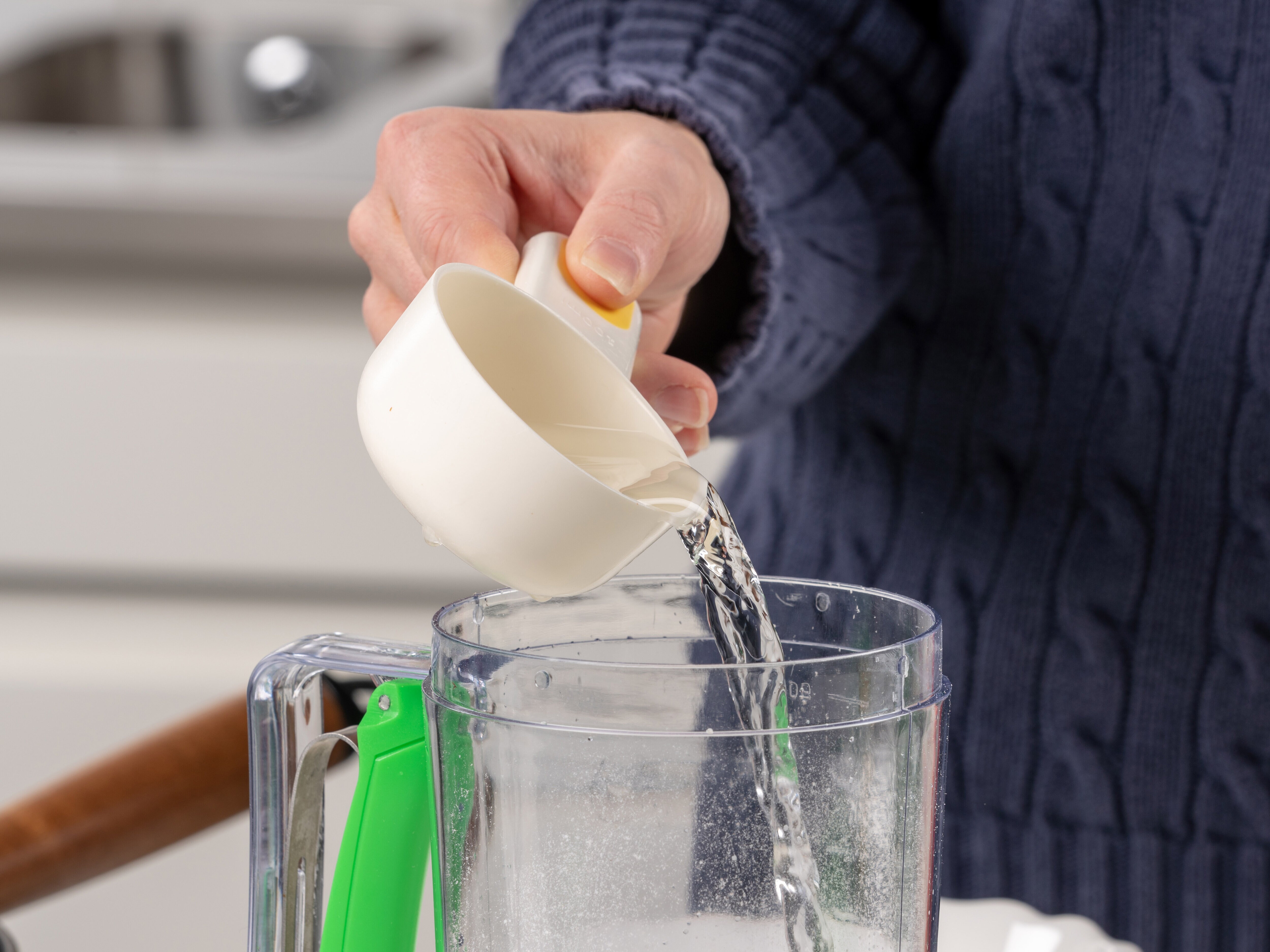 desiliter mål med visp og dispenser