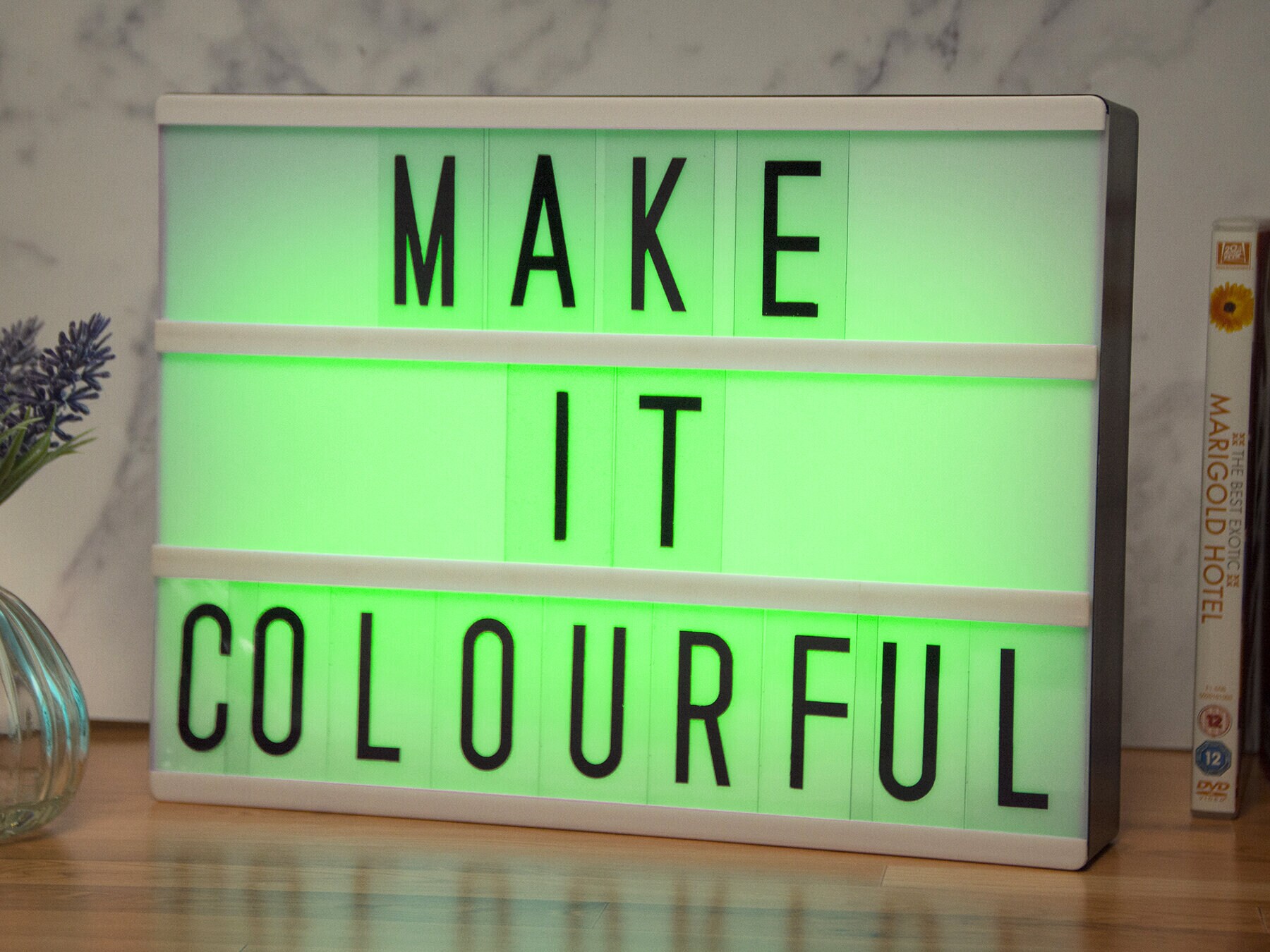 Färgskiftande bokstavstavla