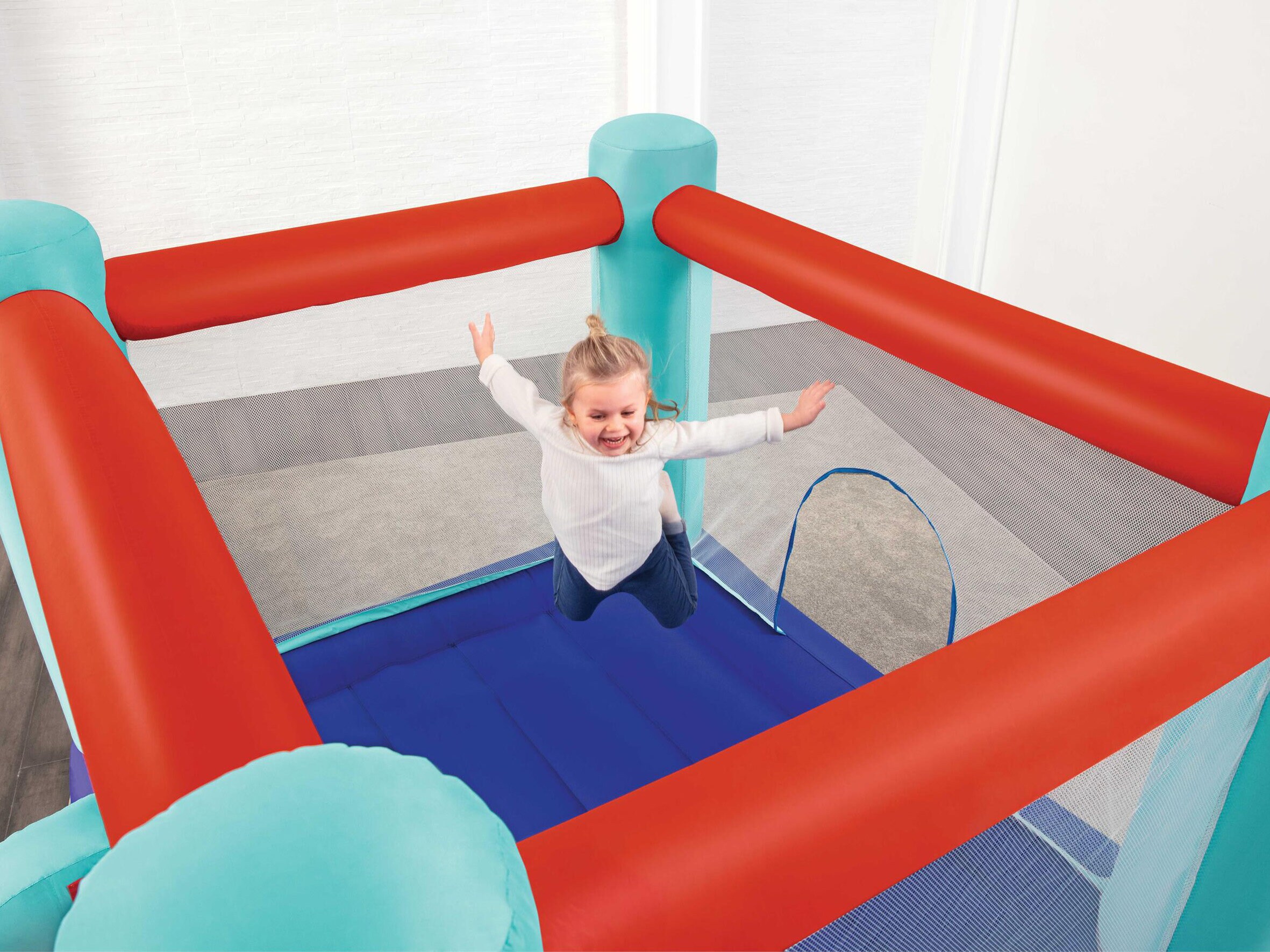 hoppborg i trädgården