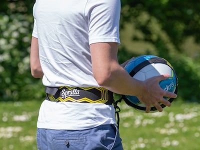Elastiskt band för fotboll