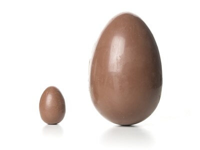 enormt egg av sjokolade