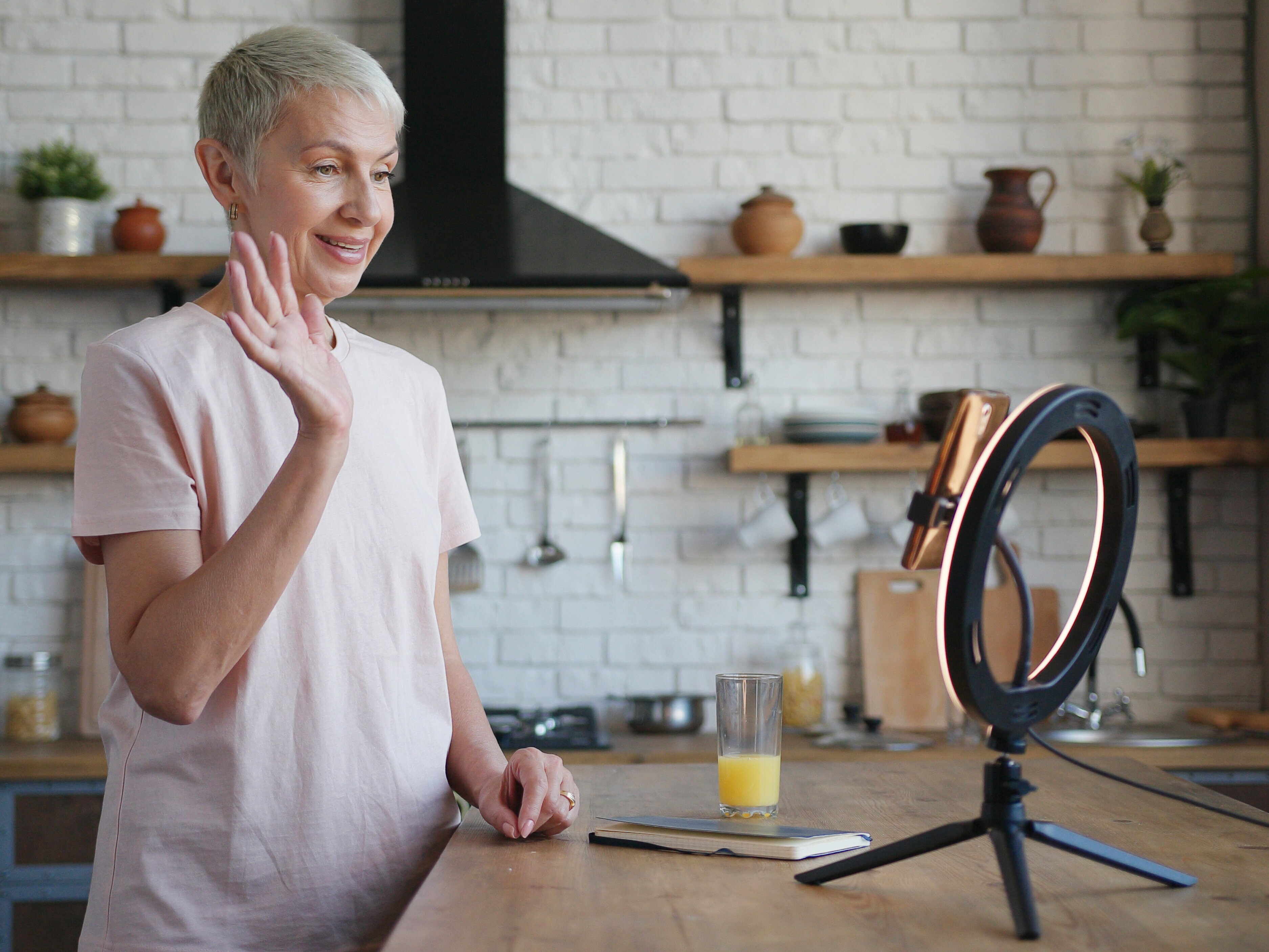 Selfie-lamppu Matkapuhelintelineellä