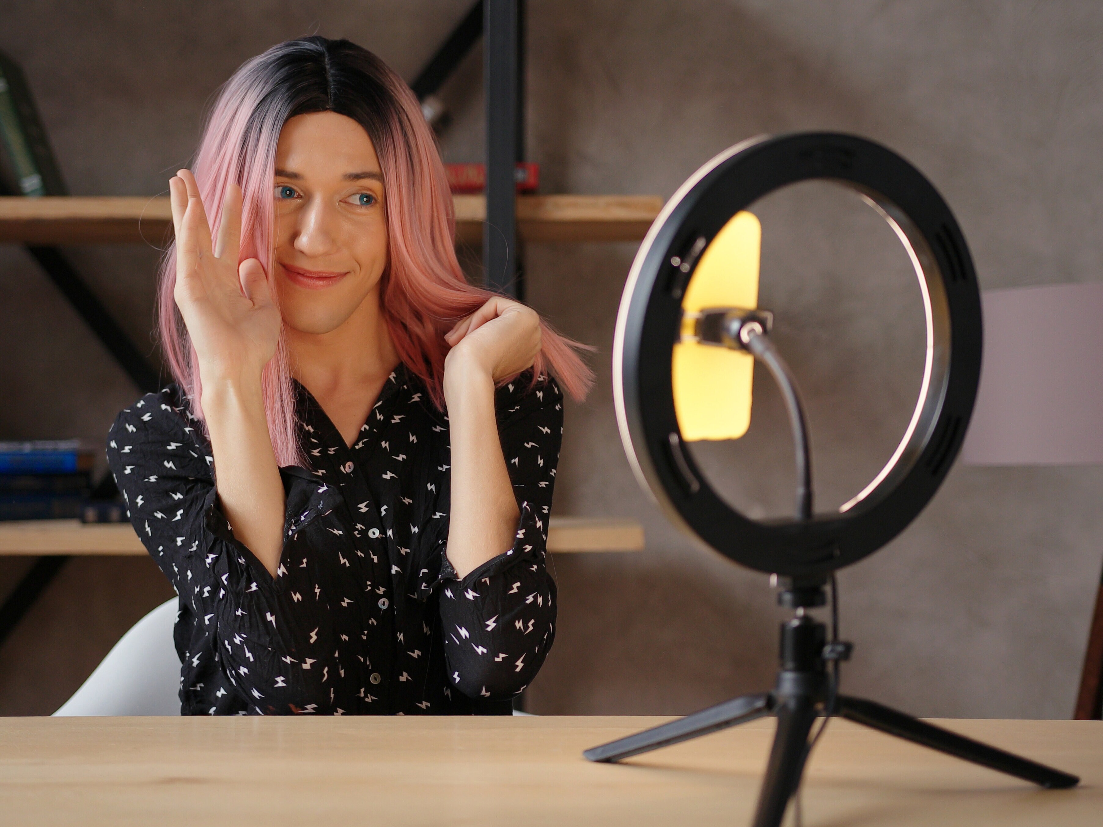 Selfie-lamppu Matkapuhelintelineellä