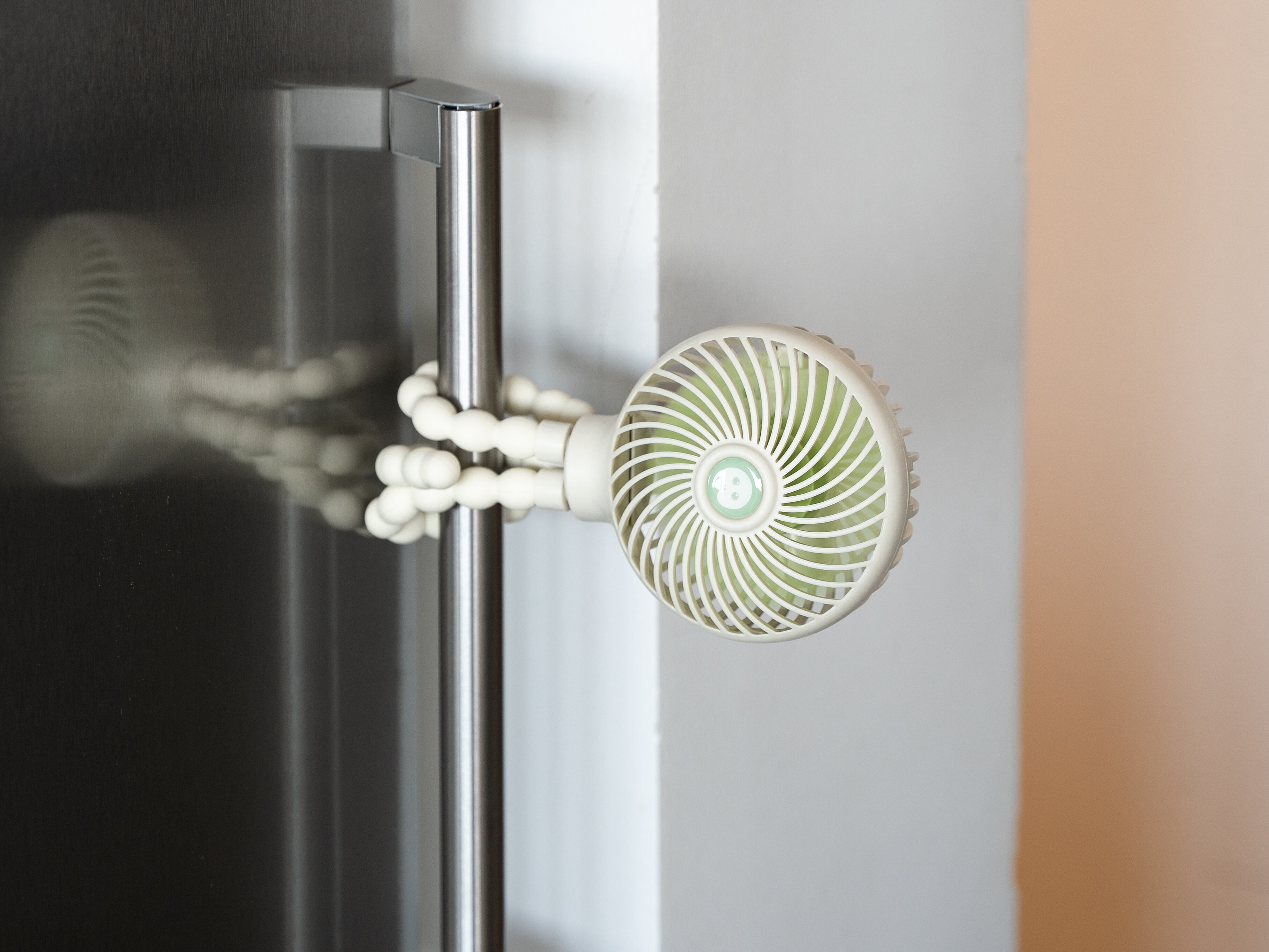 Fläkt med justerbara ben