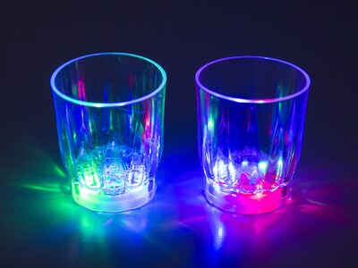 8 Blinkende Wasser Aktiviert LED Glas Glühend Liquid Becher Aufleuchtend,  Party