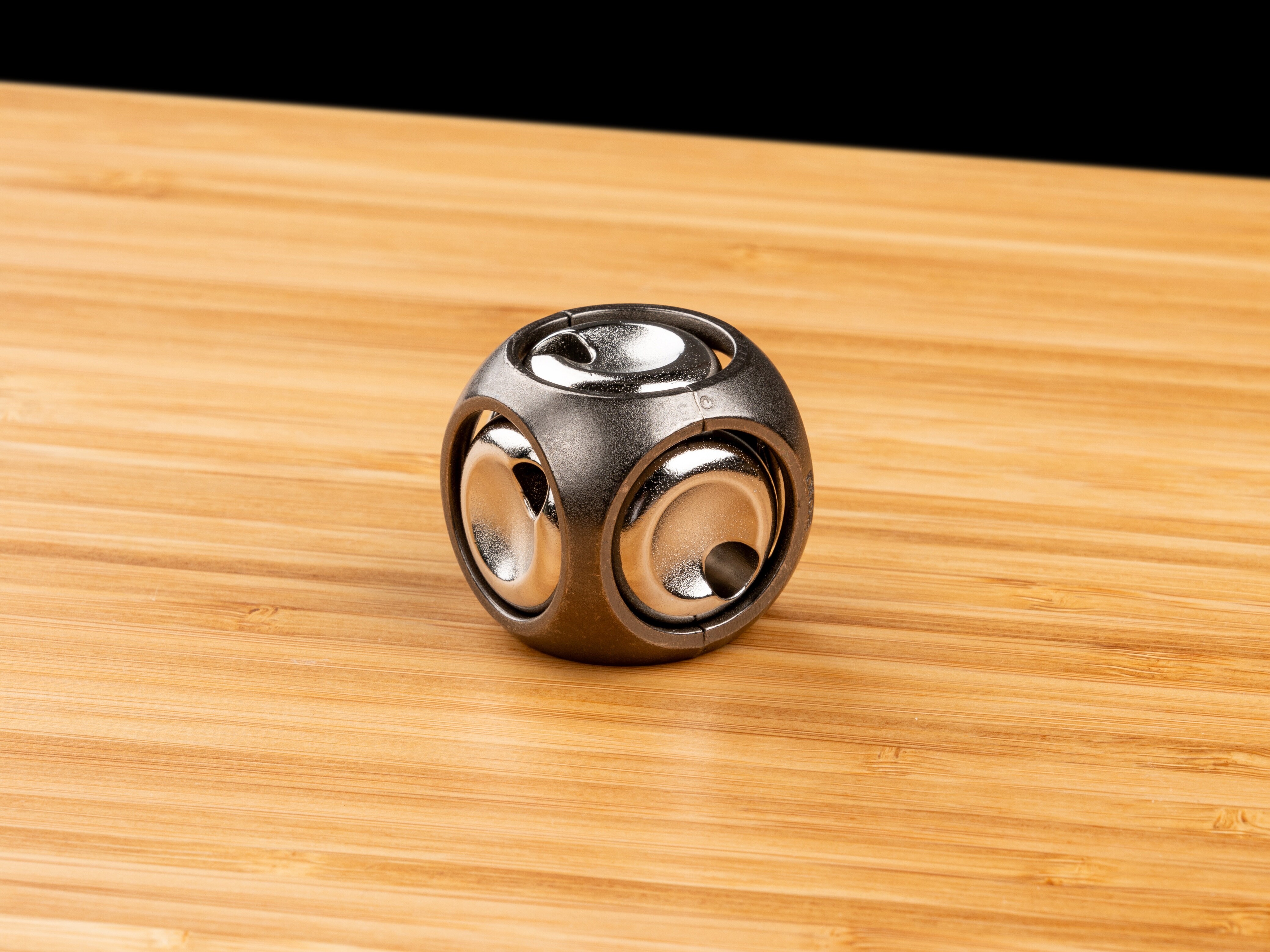 Huzzle Games Metallpussel