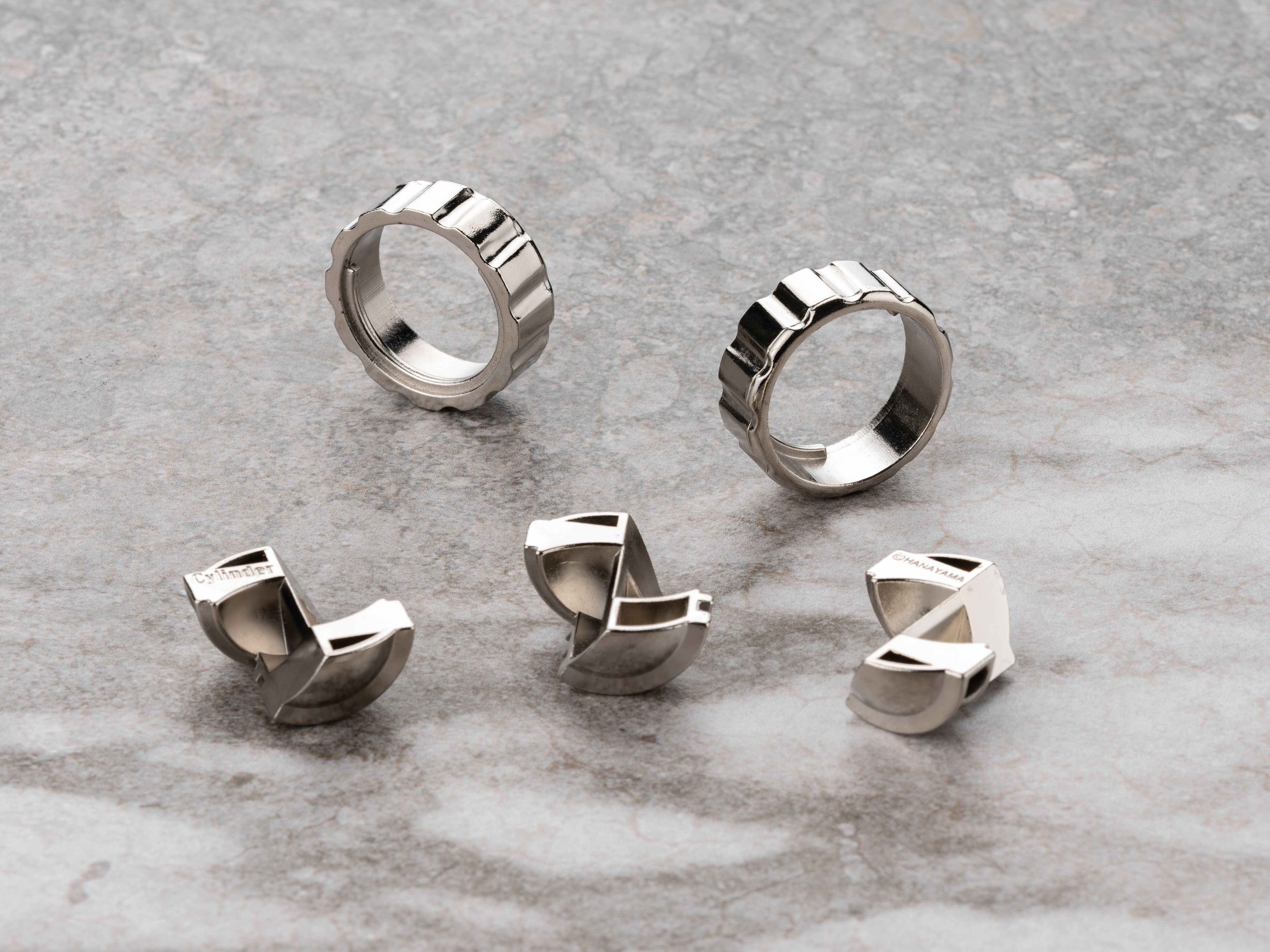 Klurigt metallpussel