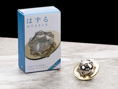 Hanayama Huzzle Puzzles Level 4