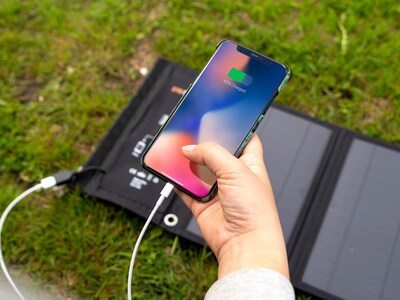 Vikbar Solcellsladdare 21W - Vooni