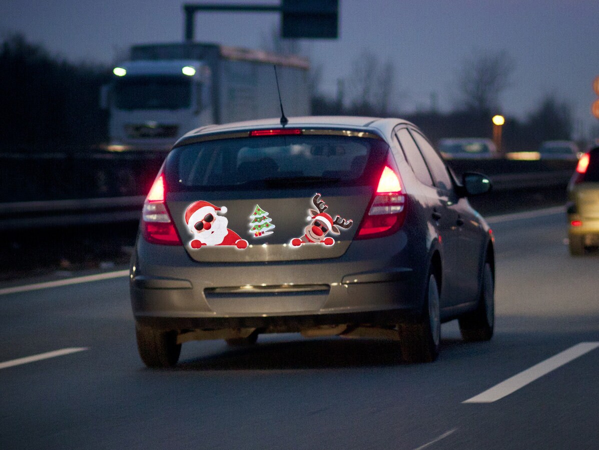 Joulukoristeita autoon