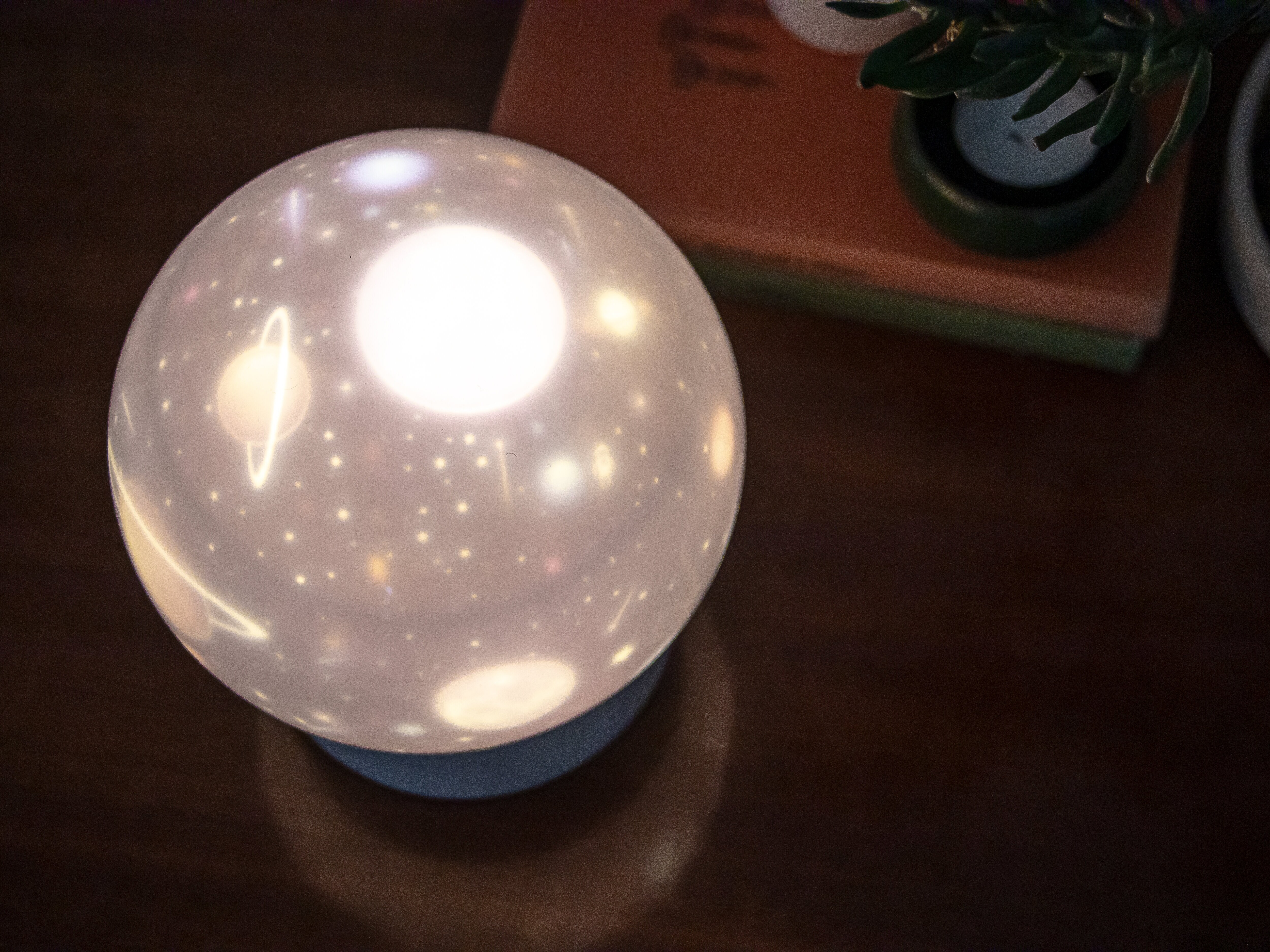 yölamppu kaiuttimella