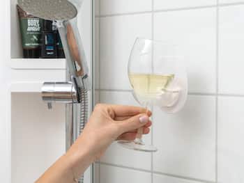 Vinglassholder til baderommet