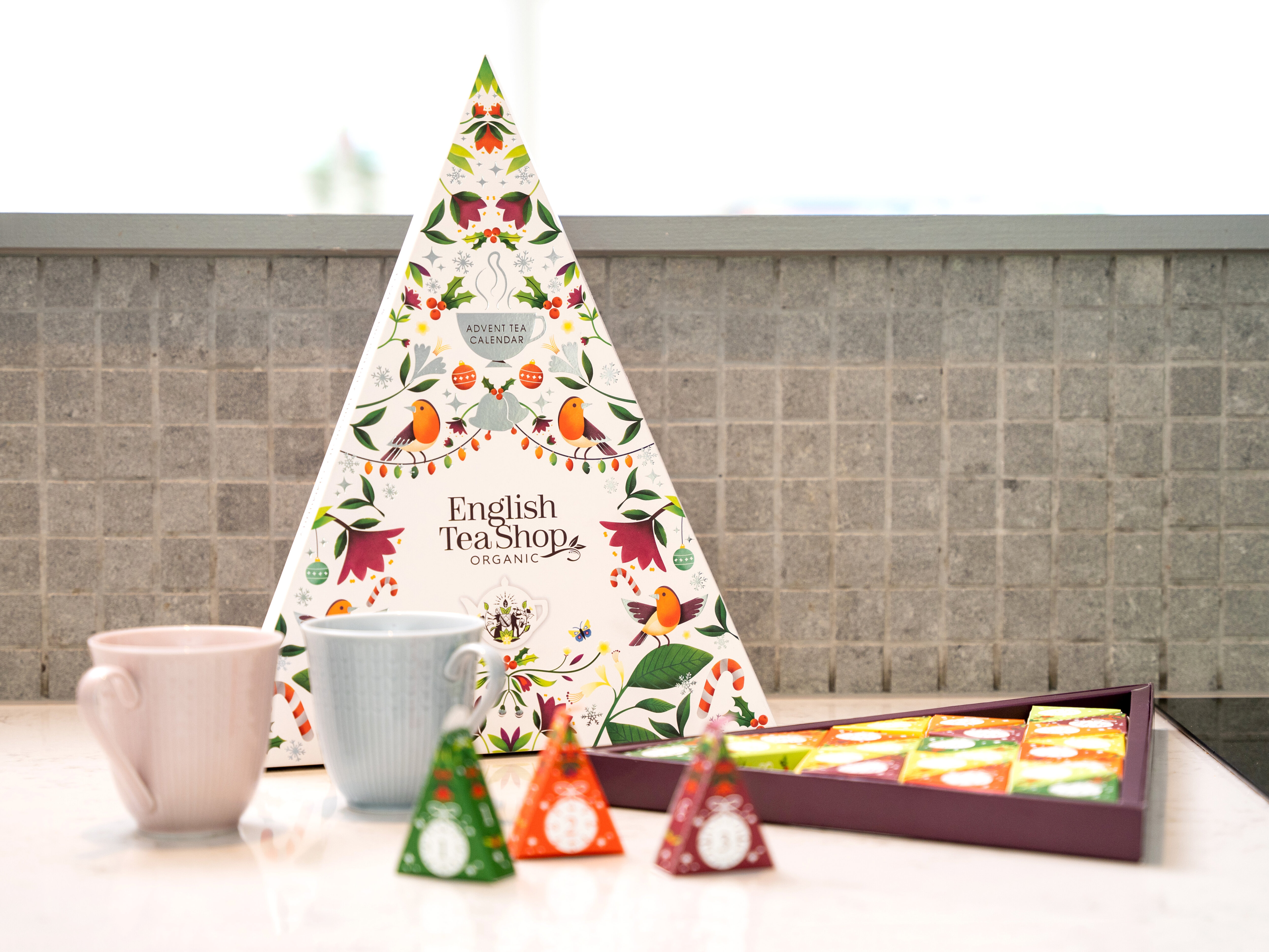 English Tea Shop Triangle Teekalenteri