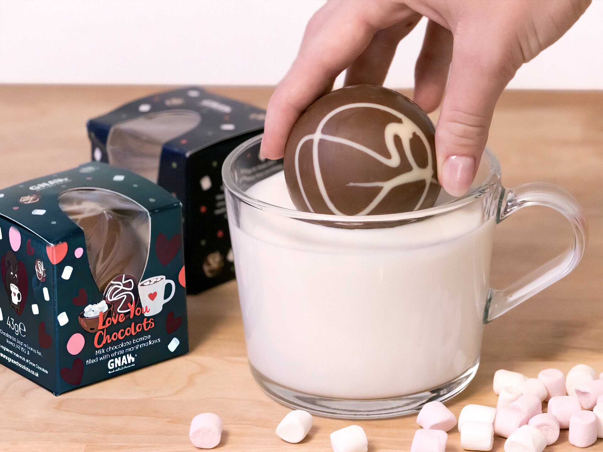 suklaapommi kuumalle suklaalle