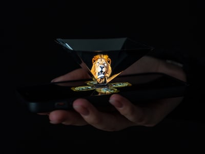lav et hologram med mobilen
