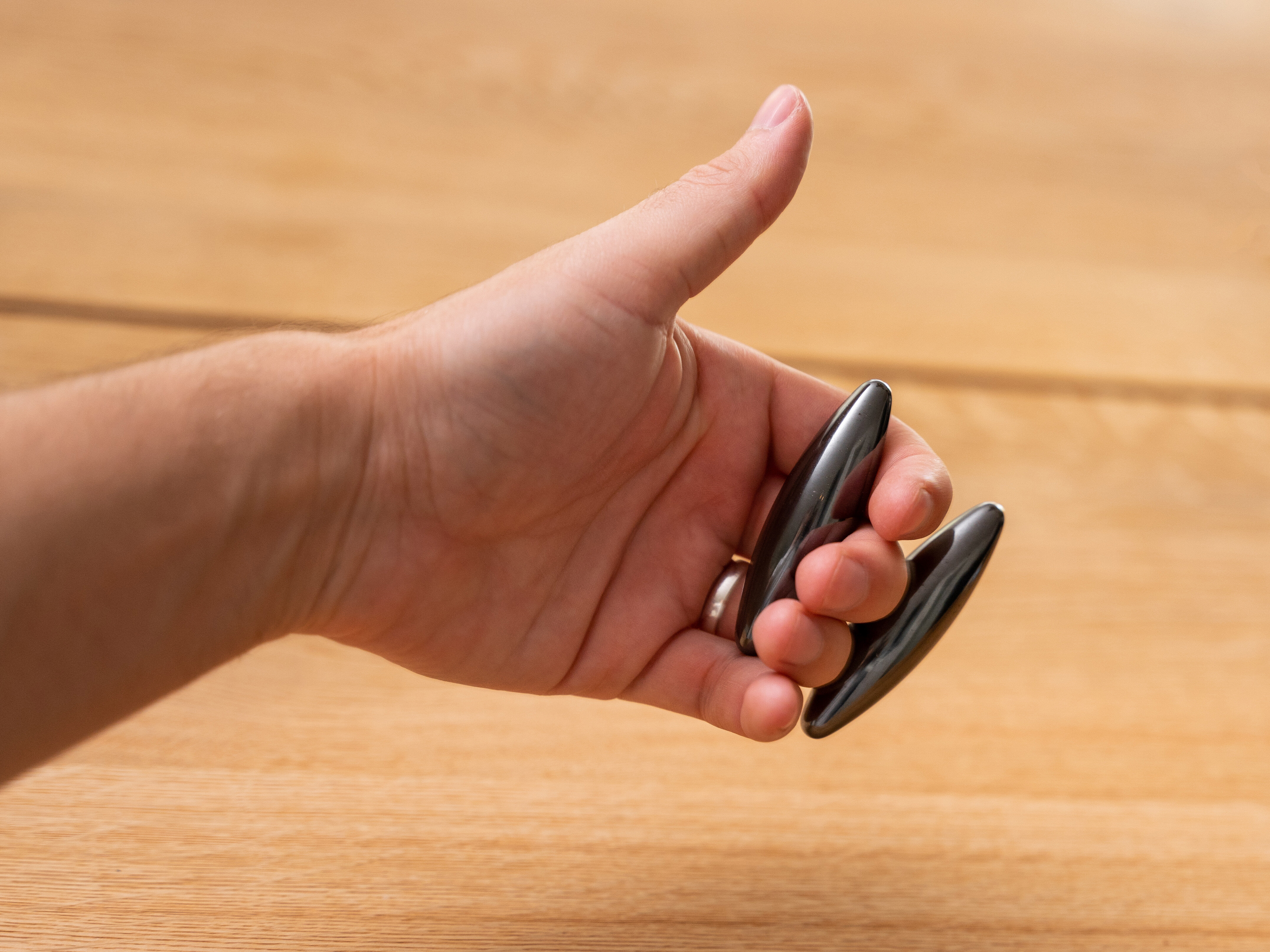 magneetteja, jotka pitävät ääntä