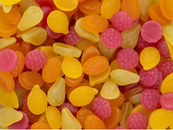 iso pakkaus makeisia