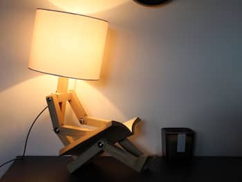 Sitzende Lampe Emil