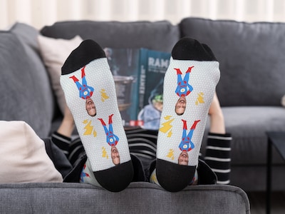 Personalisierte Socken mit Gesicht - Superheld