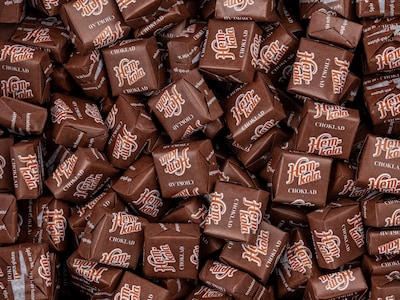 Hemkola Karamel Chokolade Bland-selv slik i kasser 2 kg