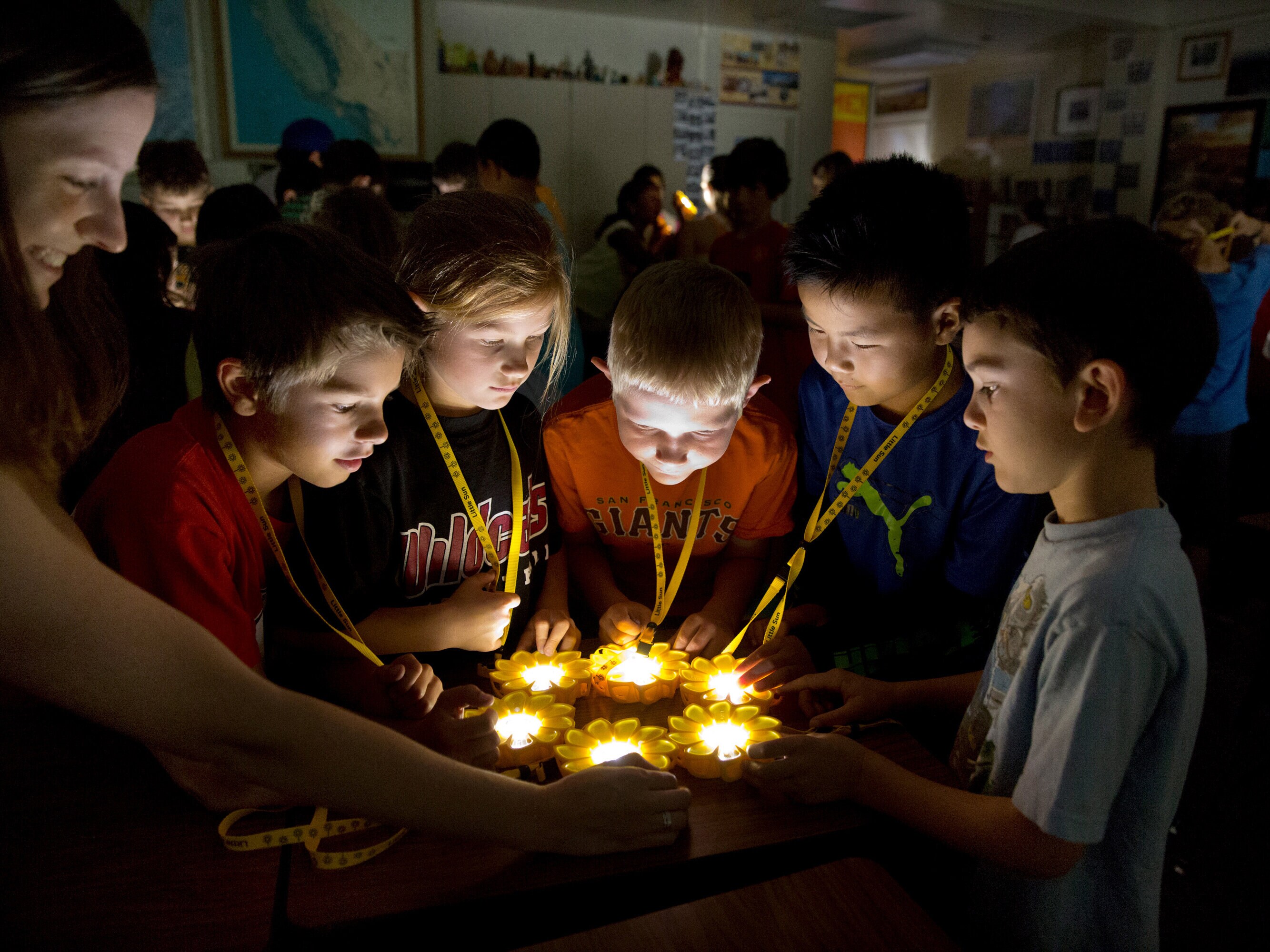 Aurinkokennovalaisin - Little Sun