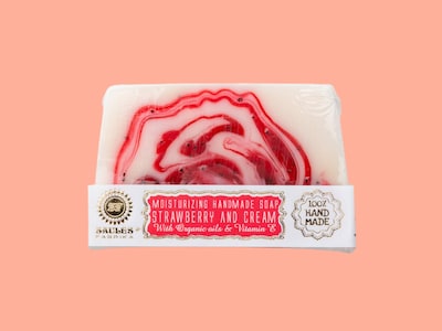 Käsintehty Saippua - Strawberries with Cream - Saules Fabrika