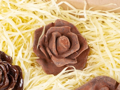 Chokladask med Sekatör & Rosor