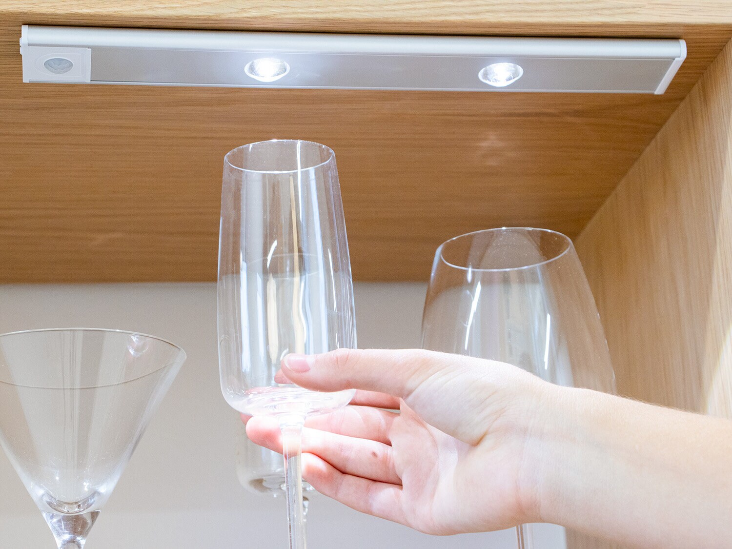 Genopladelig LED-lampe med bevægelsessensor 