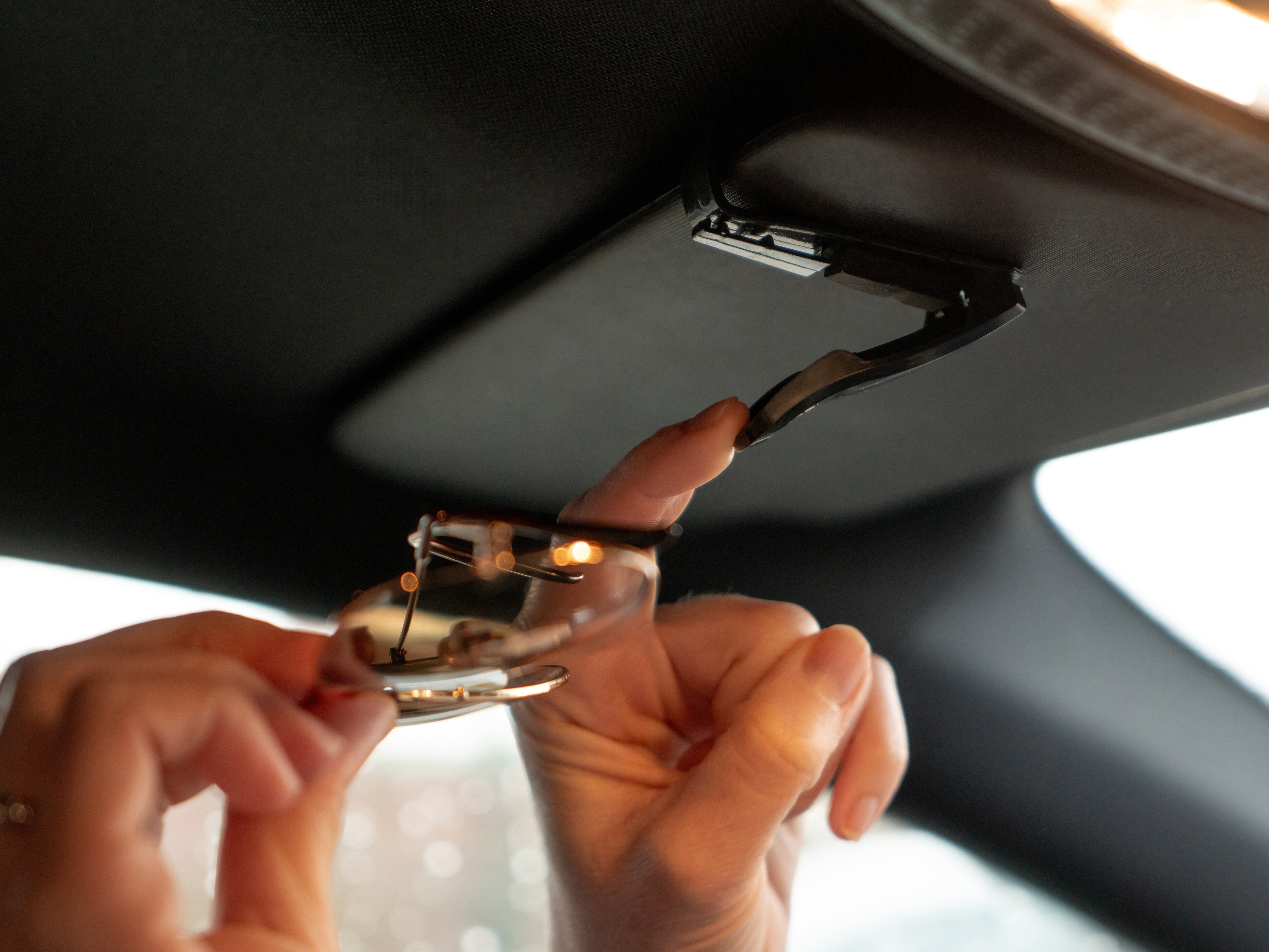 Brilleholder til bilen