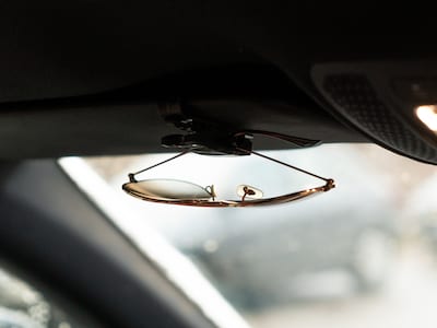 Brilleholder til bilen