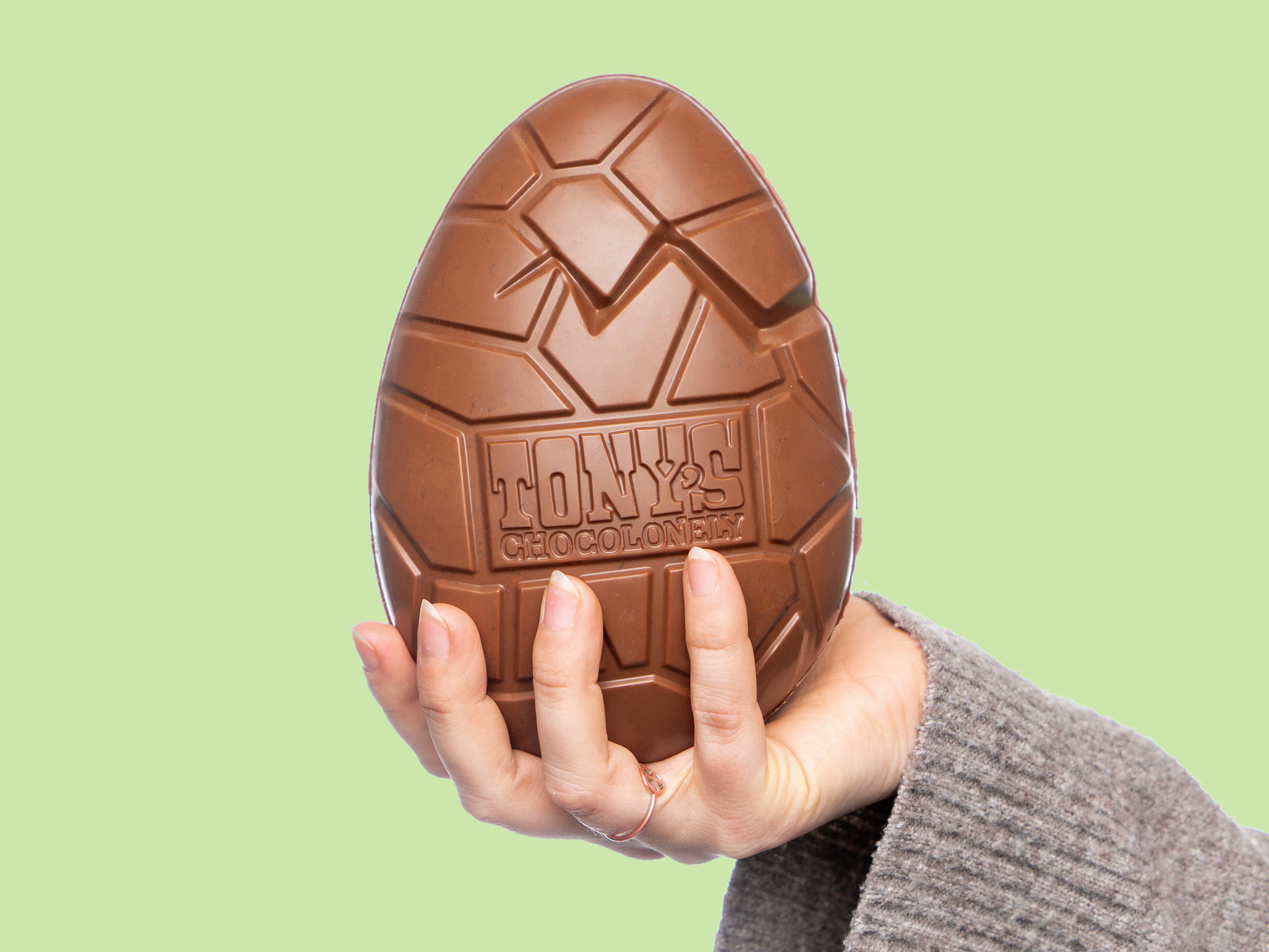 Tony's Chocolonely Vollmilchschokolade mit Karamell und Meersalz Osterei