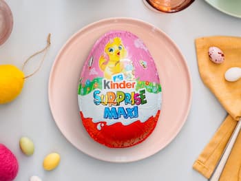 Kinder Maxi Surprise Pink