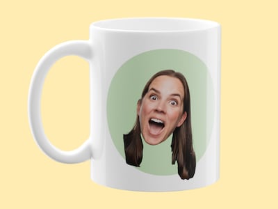 Personalisierte Tasse mit Foto & Hintergrundform