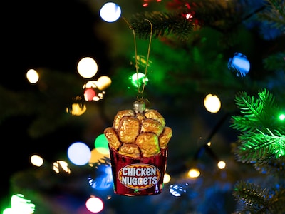 Juletræspynt Chicken Nuggets