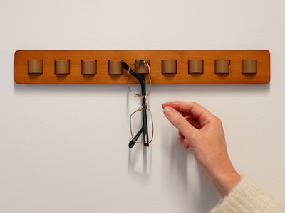 Selvklæbende Brilleholder i Træ