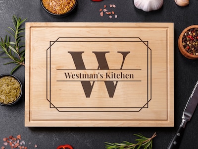 Personlig fjøl i tre med bokstav & tekst