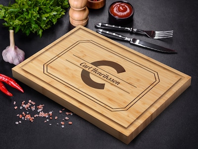 Personlig fjøl i tre med bokstav & tekst