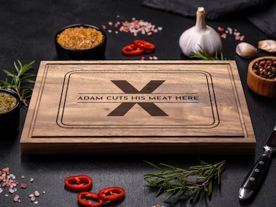 Personlig fjøl i tre med bokstav & tekst