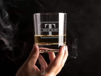 Henkilökohtainen Spiegelau Viskilasi Kaiverruksella - Kirjain & Teksti